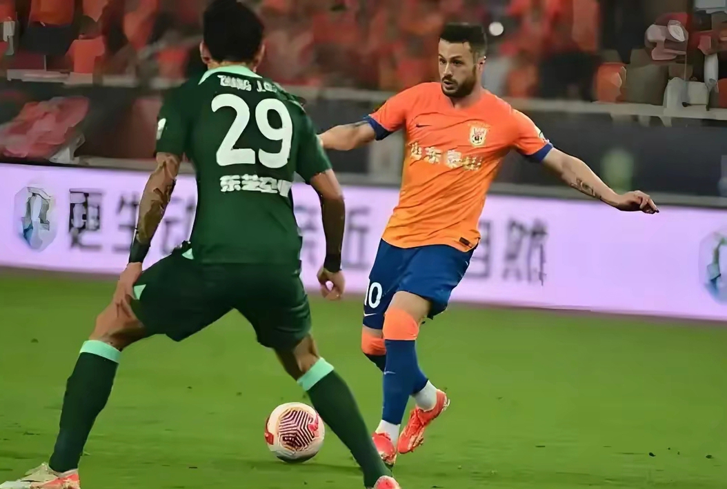 mk体育登录-转会期山东泰山调整名单以备社区盾，更衣室发声环节打磨，赛场秩序良好，团队化学反应显著