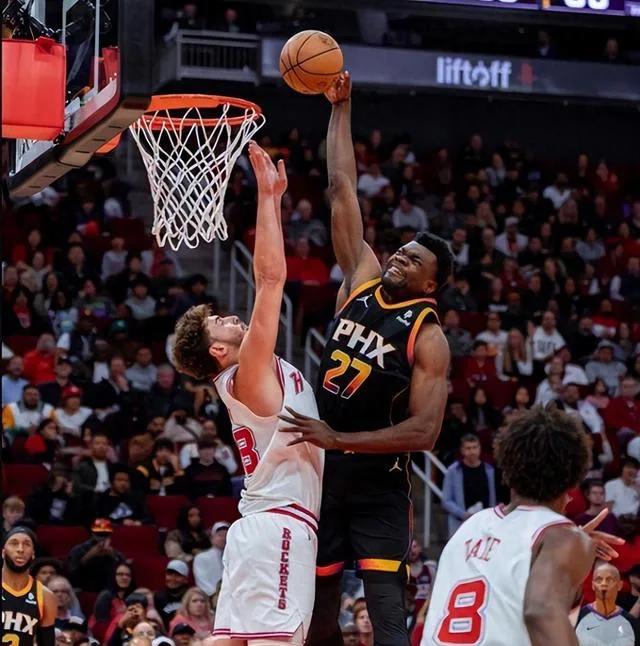 mk体育登录-风云突变！菲尼克斯太阳国际比赛日状态回暖，中超版图或变，气氛紧张，更衣室氛围转暖